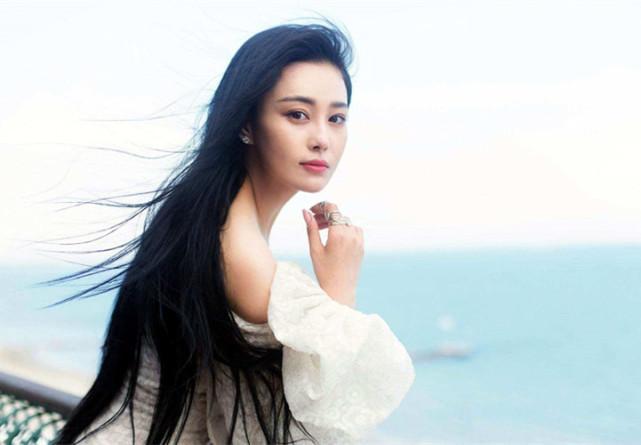 赵丽颖红裙乘风破浪,赵丽颖船上写真