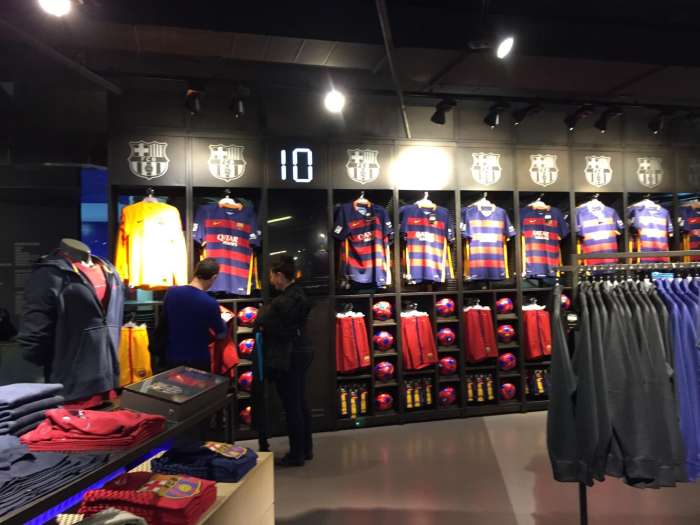 巴萨女足欧冠主场在诺坎普吗,巴萨主场诺坎普英文