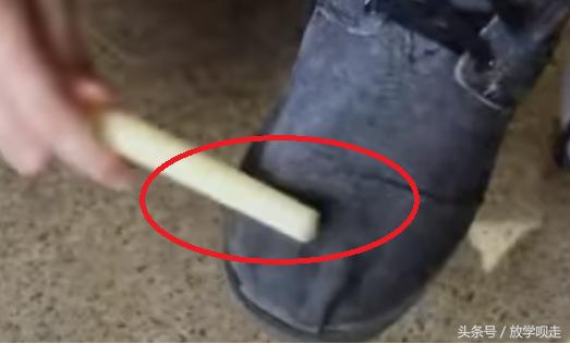 下雨天鞋子前面总是进水,下雨天鞋子进水了脚发白了