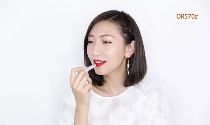 植村秀血橙色口红效果好吗,植村秀大热西柚色手臂试色