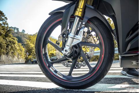 本田cbr250rr四缸水冷跑车,本田cbr250rr是街跑吗