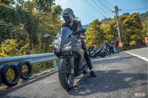 本田cbr250rr四缸水冷跑车,本田cbr250rr是街跑吗