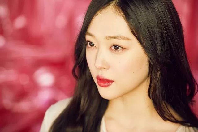 雅诗兰黛口红对比ysl,雅诗兰黛气场全开的口红