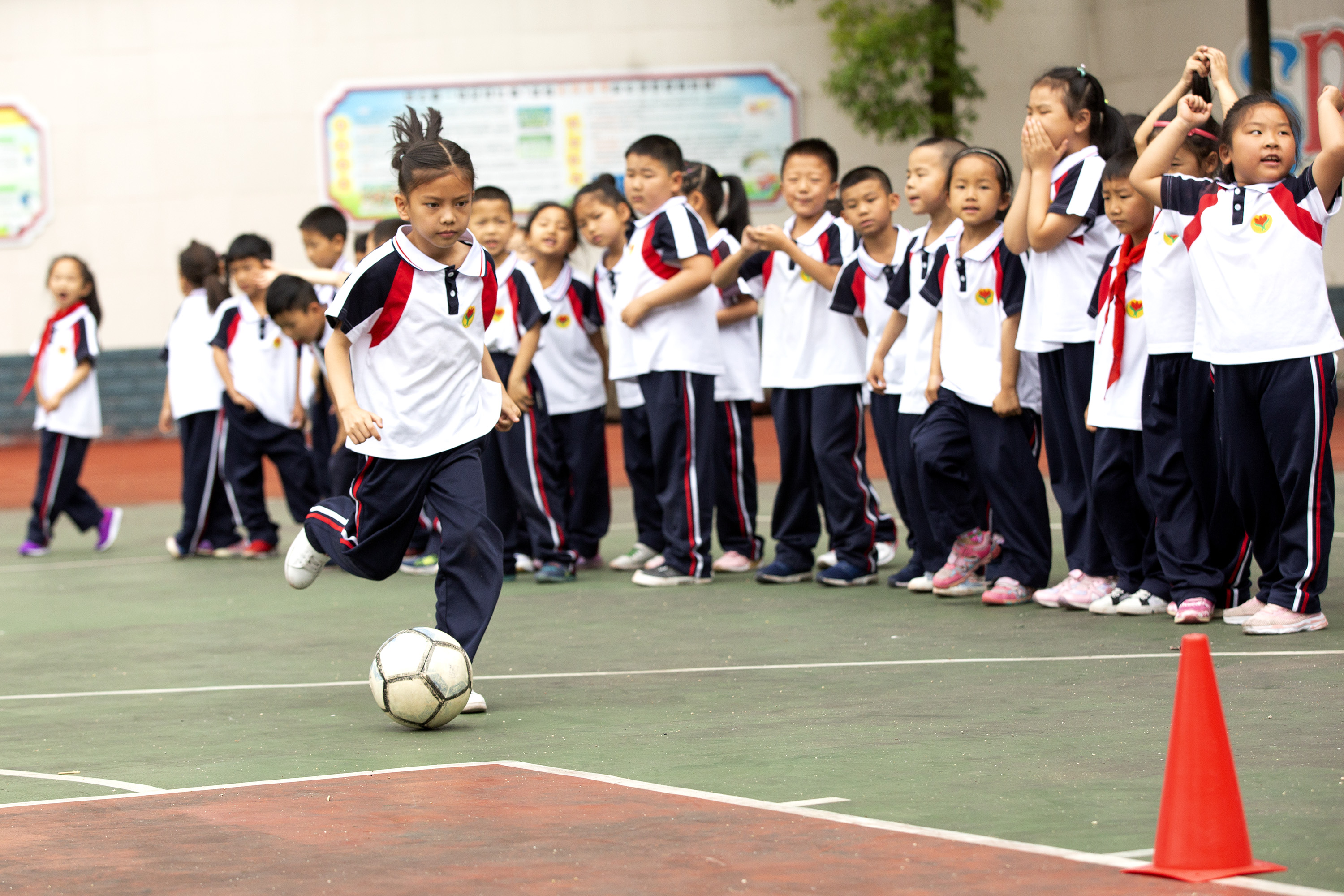 快乐足球迎“六一”,快乐足球绿茵奔跑
