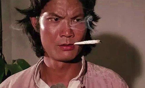 成龙早期武打戏动图,成龙再一次突破极限去演武打片