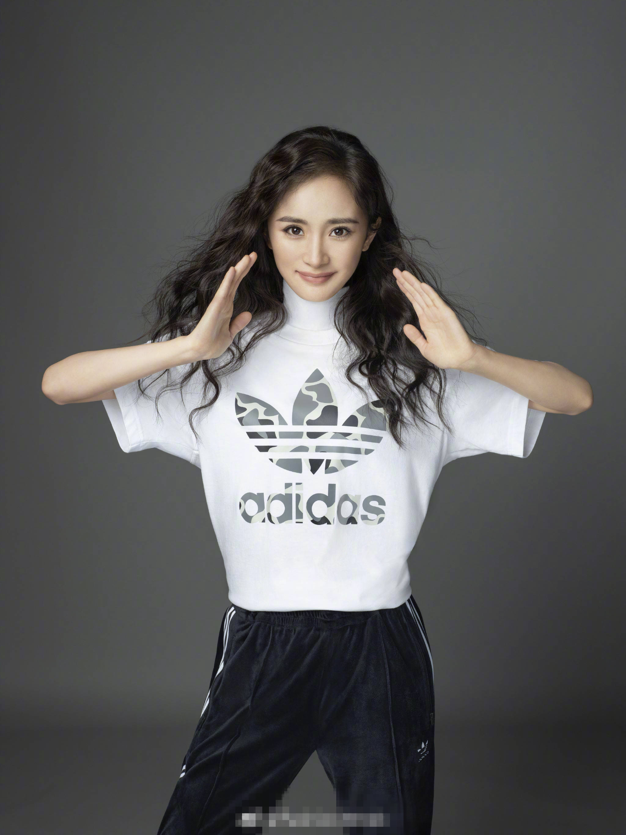 杨幂易烊千玺代言荣耀,刘亦菲迪丽热巴杨幂易烊千玺