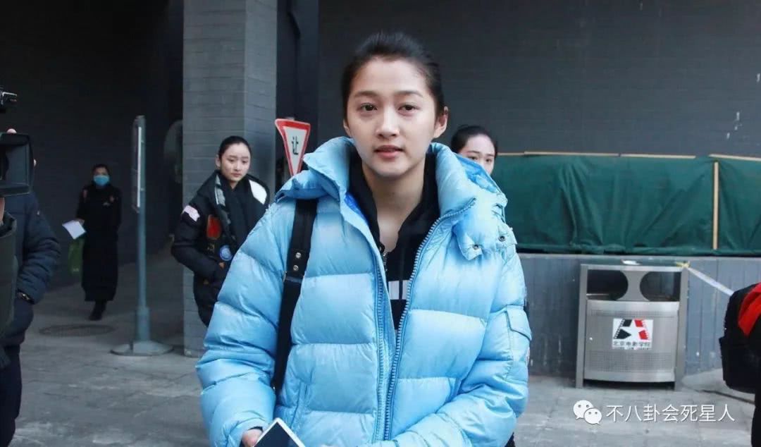 昆凌浓妆前后对比照,大眼女明星素颜