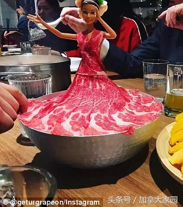 火了！温哥华餐厅用牛肉给芭比娃娃做裙子，这火锅你敢吃吗？