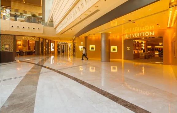 奢侈服饰美妆要降价，可以少吃点儿土了？