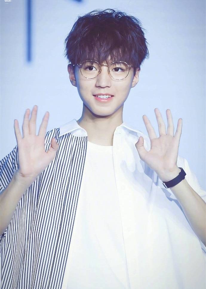 王俊凯奔跑吧青春,王俊凯奔跑照片