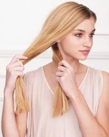 只要两步就能学会的扎发,今夏中性发型女生怎么扎