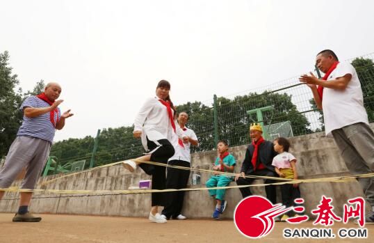 103岁老人又唱又跳过生平第一个儿童节本世纪10年后给上世纪10后戴红领巾