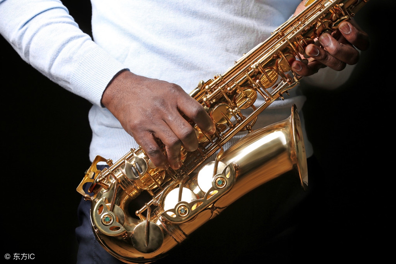 萨克斯基础教程口型的练习,萨克斯初学先学什么指法