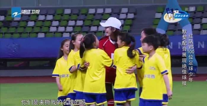 不就是抱了下小朋友嘛，你们至于把杨幂黑成这个样子吗？