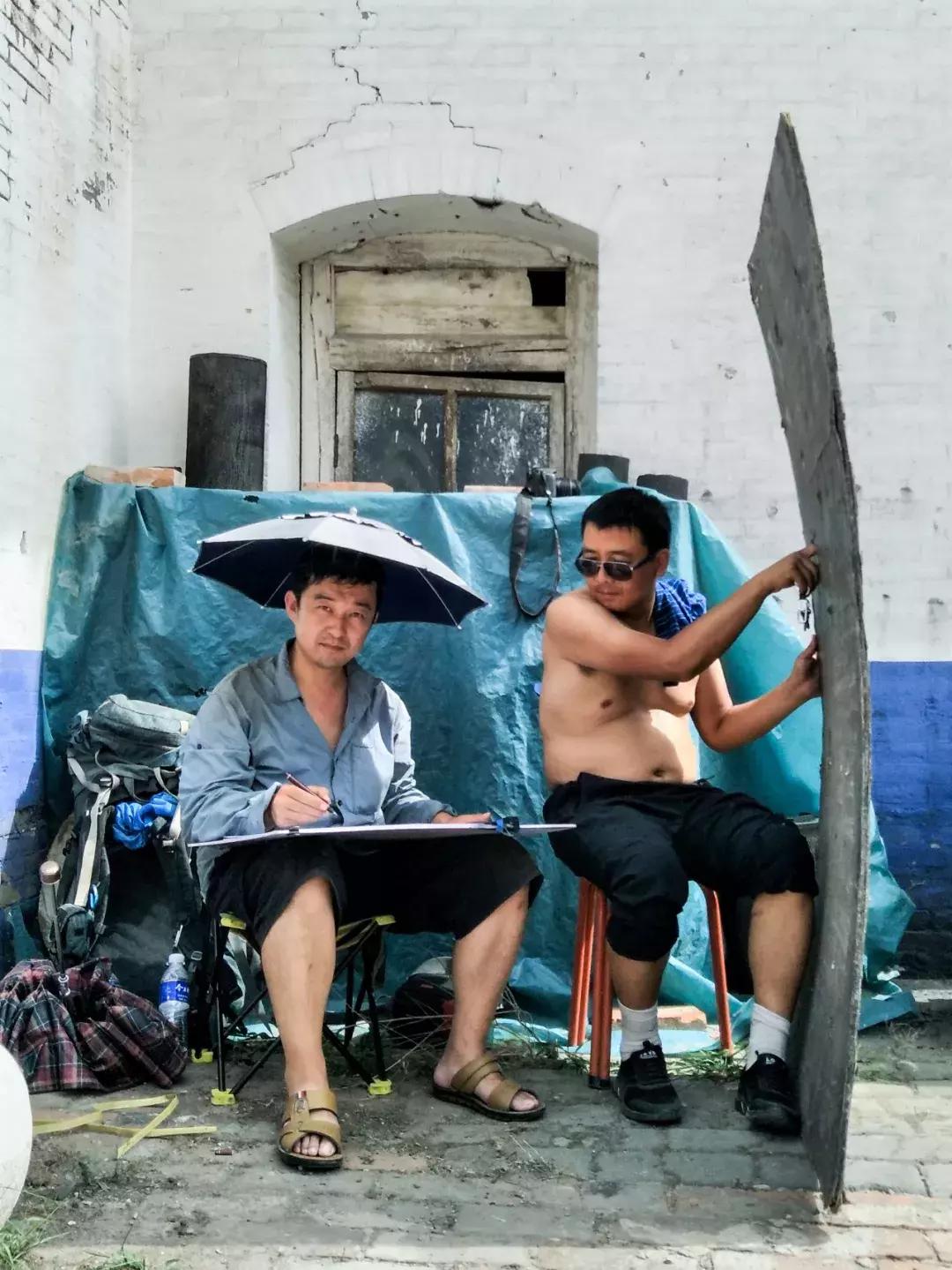 中国第一人！他痴迷寺庙，为1000座寺庙画像