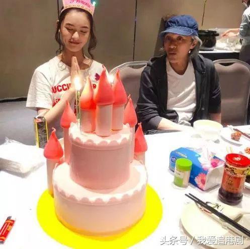 爷孙恋硬凹清纯人设！巴结baby，未成年18禁嫩模，打架被拘15天？