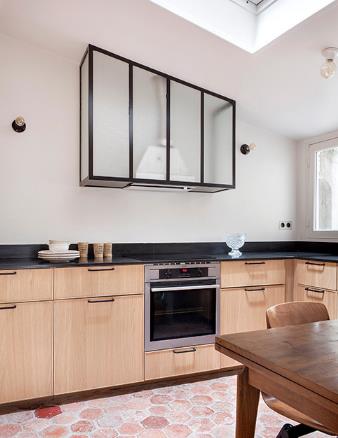 一刮风屋里就嗡嗡响怎么解决,一刮风屋里门就响怎么解决