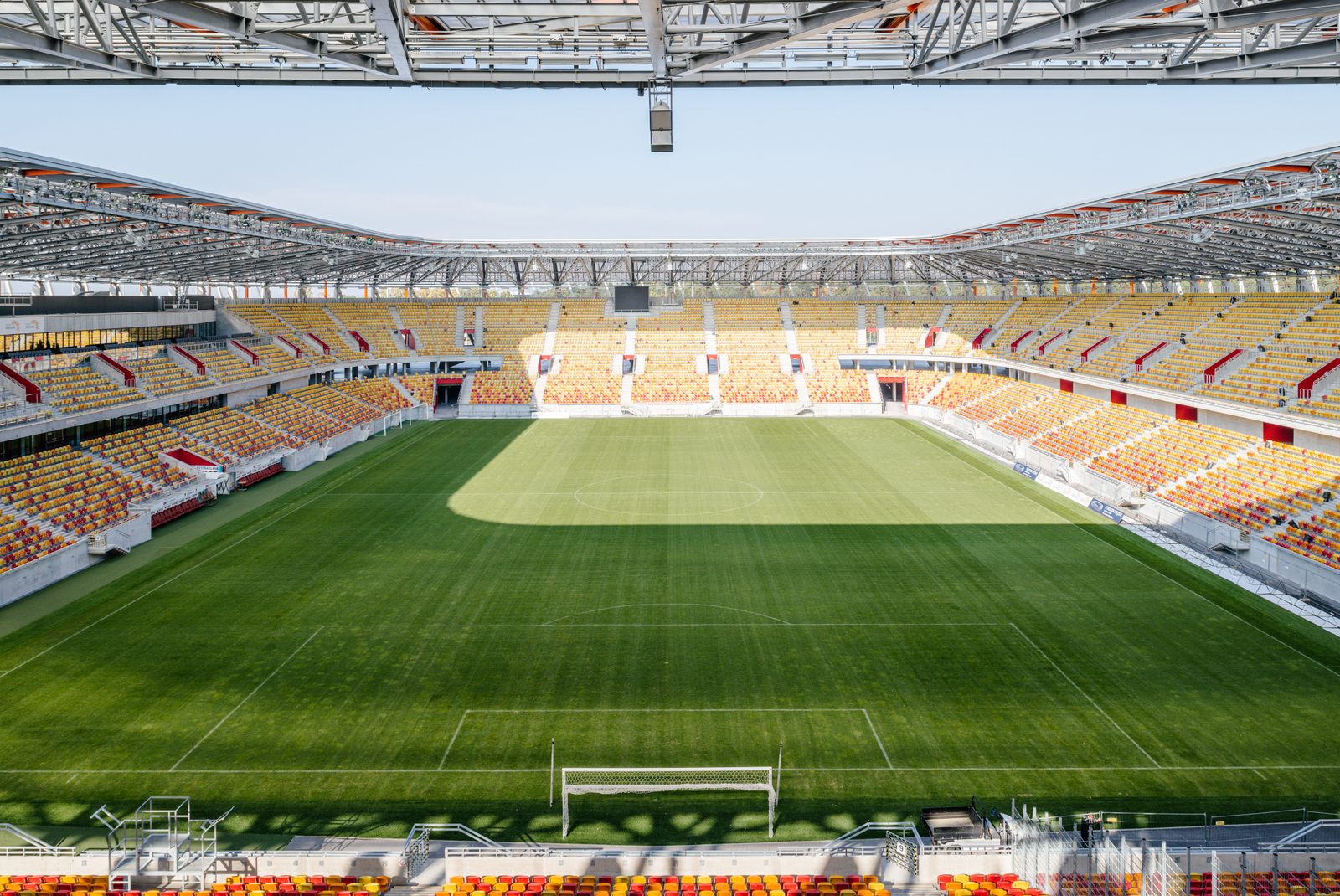 荷兰vs波兰什么球场,欧洲国家足球厉害吗