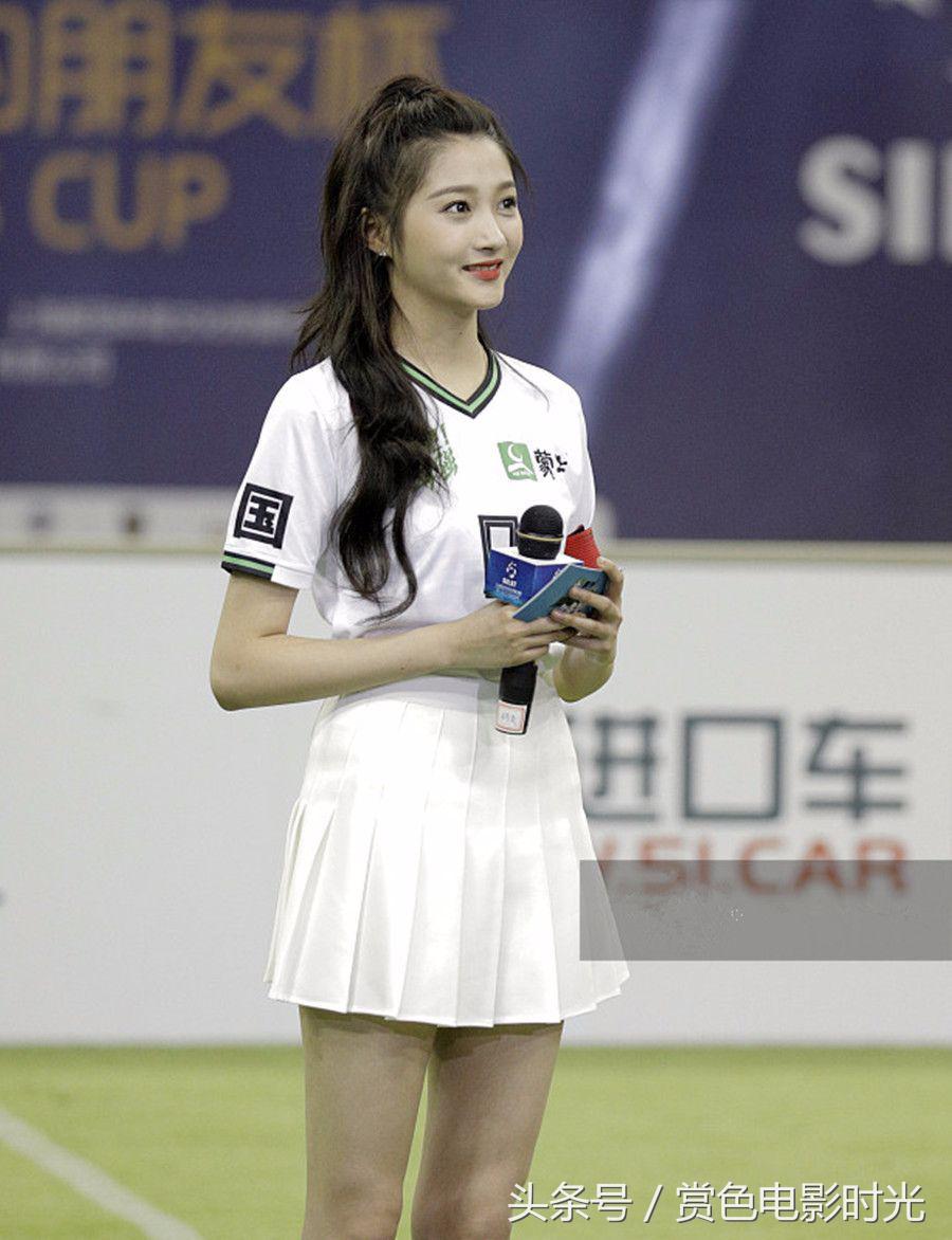 关晓彤近日黑色短裙造型,关晓彤白色短裙造型鹿晗