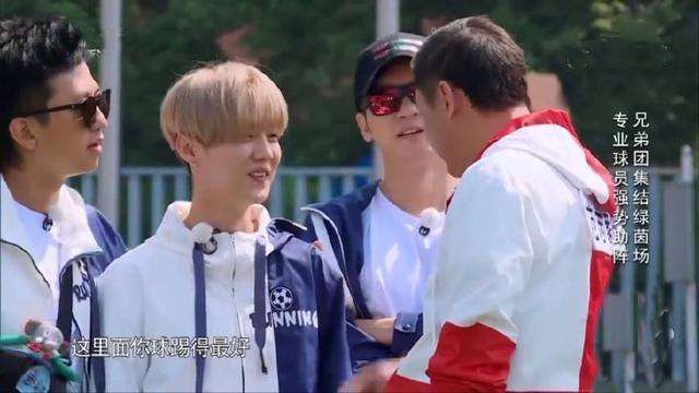 邓超对鹿晗的帮助,鹿晗踢球水平如何