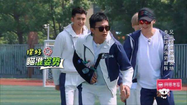 邓超和鹿晗打起来哪个最厉害,邓超踢球鹿晗