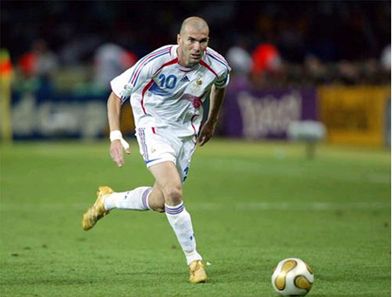 齐达内21年告别仪式,齐达内为何卸任皇马主教练