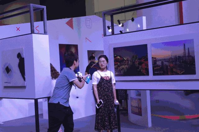 杭州人对未来的好奇心彻底爆发！10多万人在钱塘江边“看到未来”