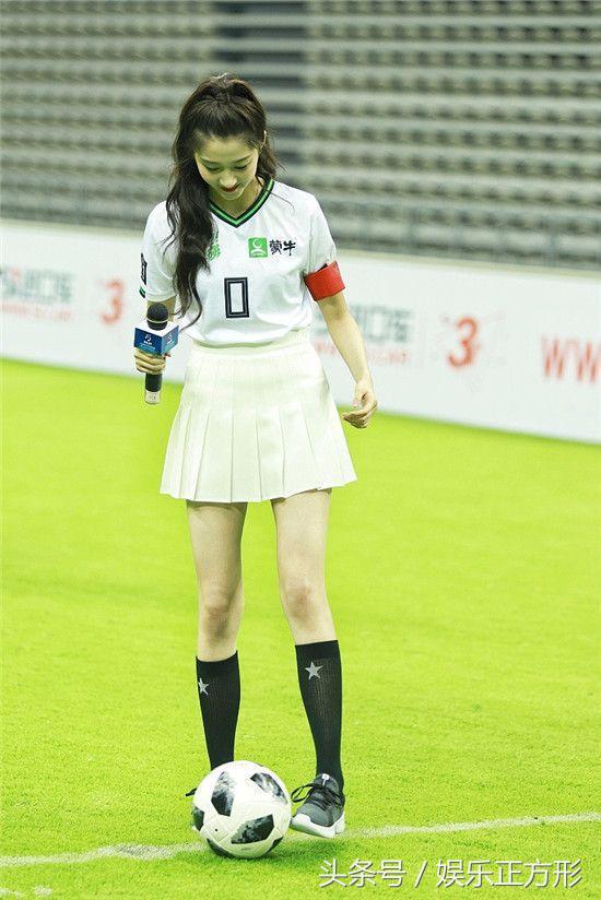 关晓彤打足球,关晓彤踢馆的视频