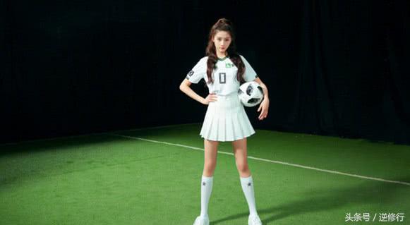 关晓彤化身足球宝贝助力世界杯,关晓彤足球宝贝