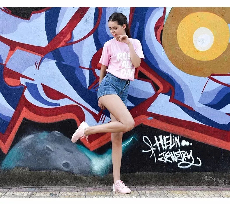 下雨天穿雨鞋防水又好看时尚,穿上雨鞋