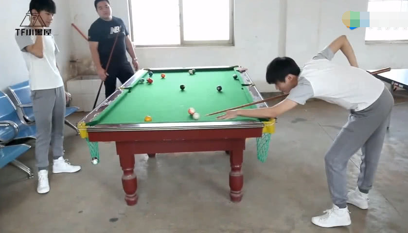 tfboys王俊凯王源半夜跳绳,tfboys王俊凯台球