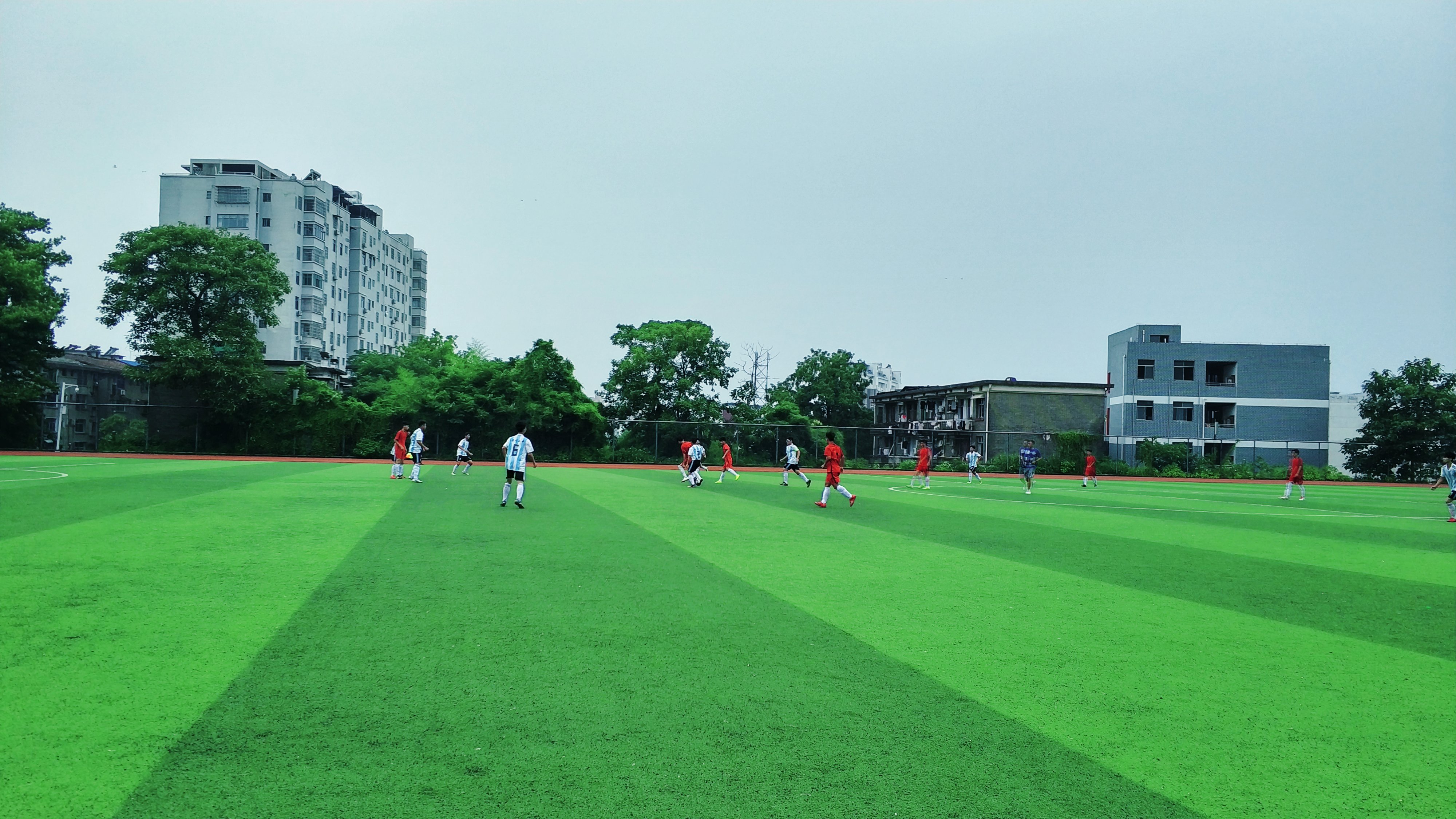 马上就要高考了，去抚州市第一中学看他们踢一场校际足球赛