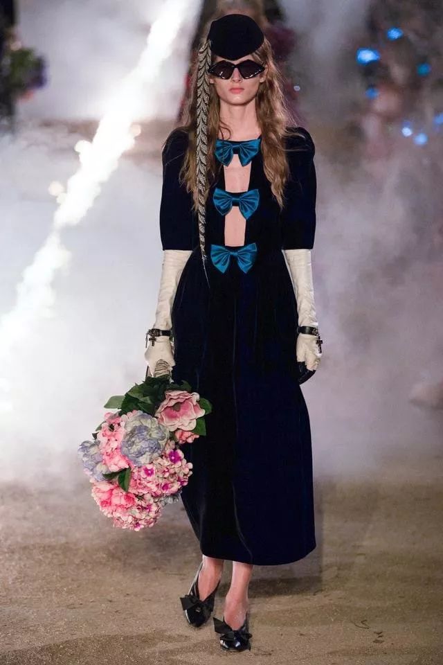 在“鬼”火重重的墓地看秀，是GUCCI给了你勇气