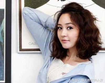 圆脸短发型中年女2020流行发型,脸型瘦中年女士短发发型气质