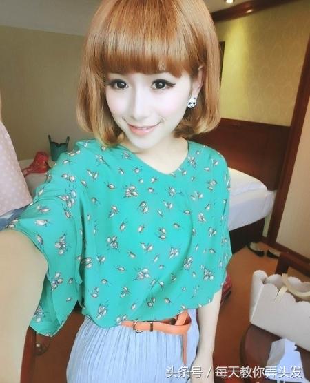 圆脸短发型中年女2020流行发型,脸型瘦中年女士短发发型气质