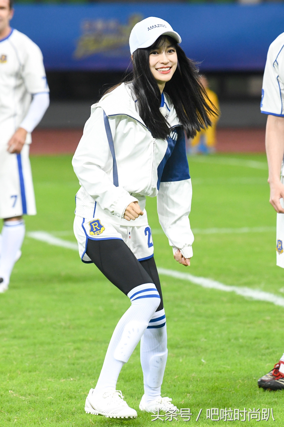 女明星变身足球宝贝,杨幂变身足球宝贝