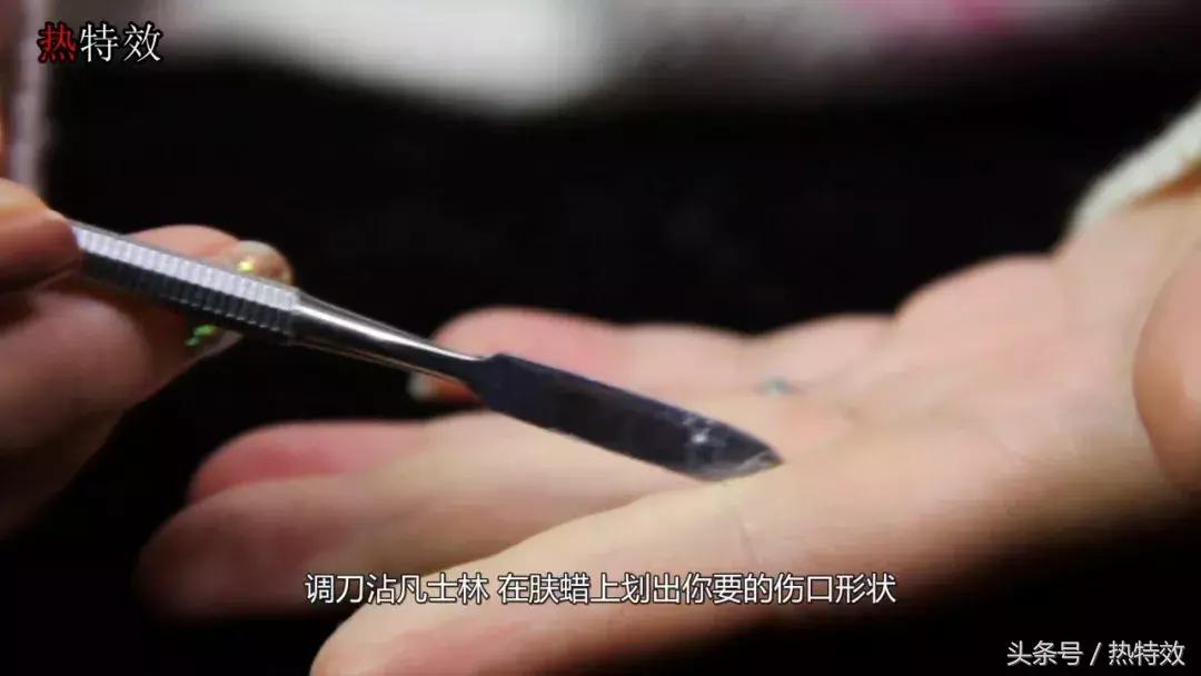 化这个妆自拍代价有点大,你想不想试试,手指肚划伤教程