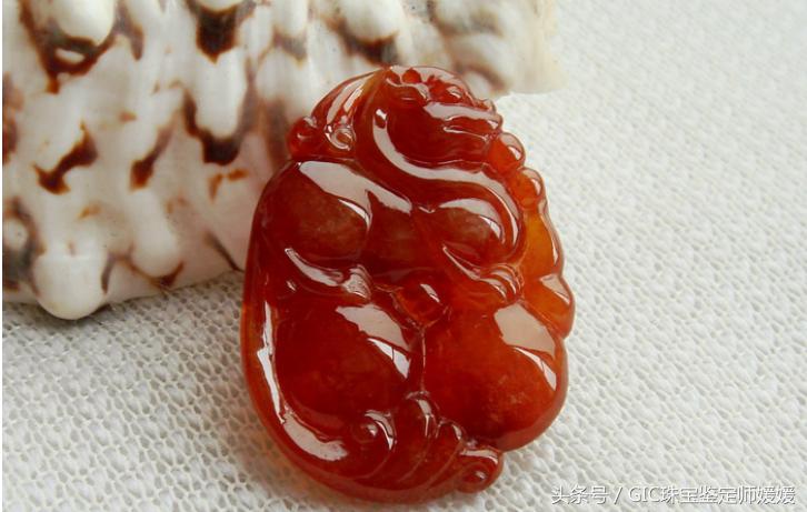 人工处理的翡翠原料怎样做成品,人工处理翡翠和纯天然翡翠区别