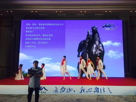 长白山天池和西湖,美丽而令人向往的长白山天池