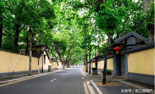 在公馆,在公馆生活