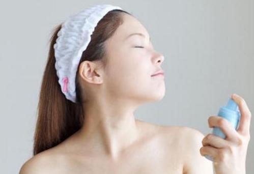 鼻尖出油是身体哪个部位有毛病,鼻翼两侧起皮脸部出油鼻尖出油