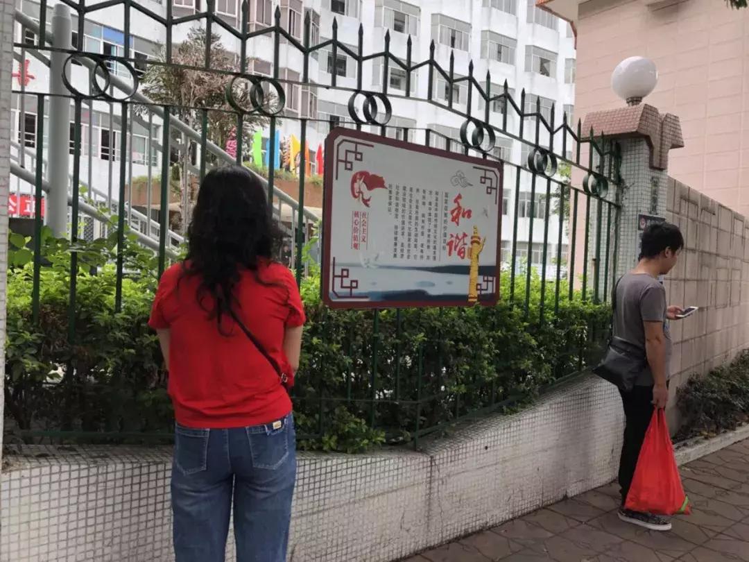 高考汕头几个考场,高考第一天学校门口人山人海