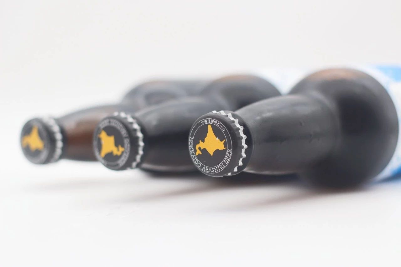 北海道網走的青蓝色啤酒，喝上一口，宛如遨游再浩瀚的鄂霍次克海