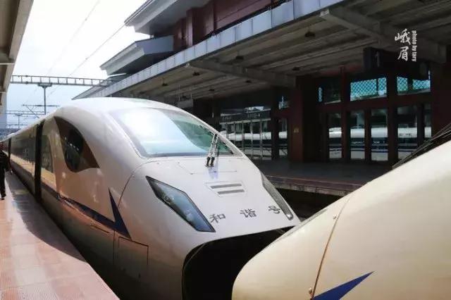 带着女生去峨眉山,带着女友穷游