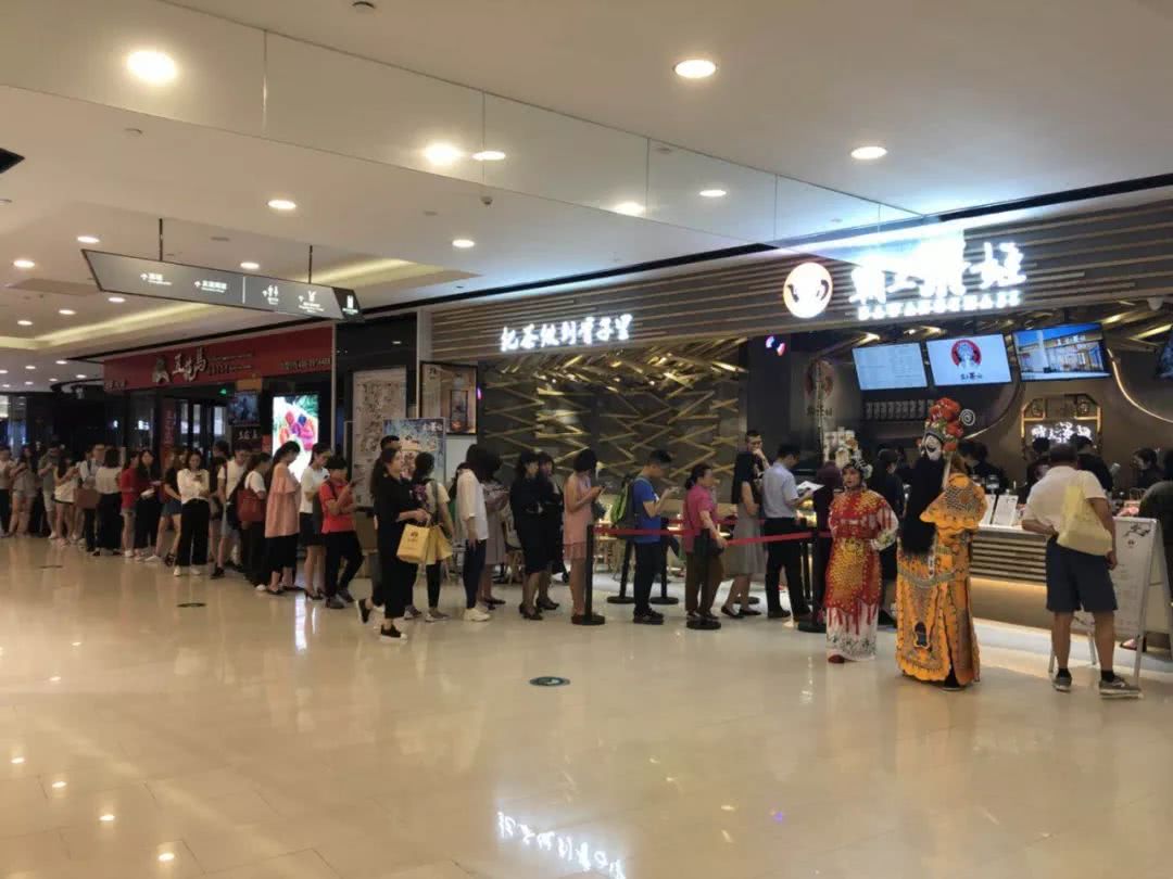 近期排队很火的网红茶 (排队最好的网红茶)