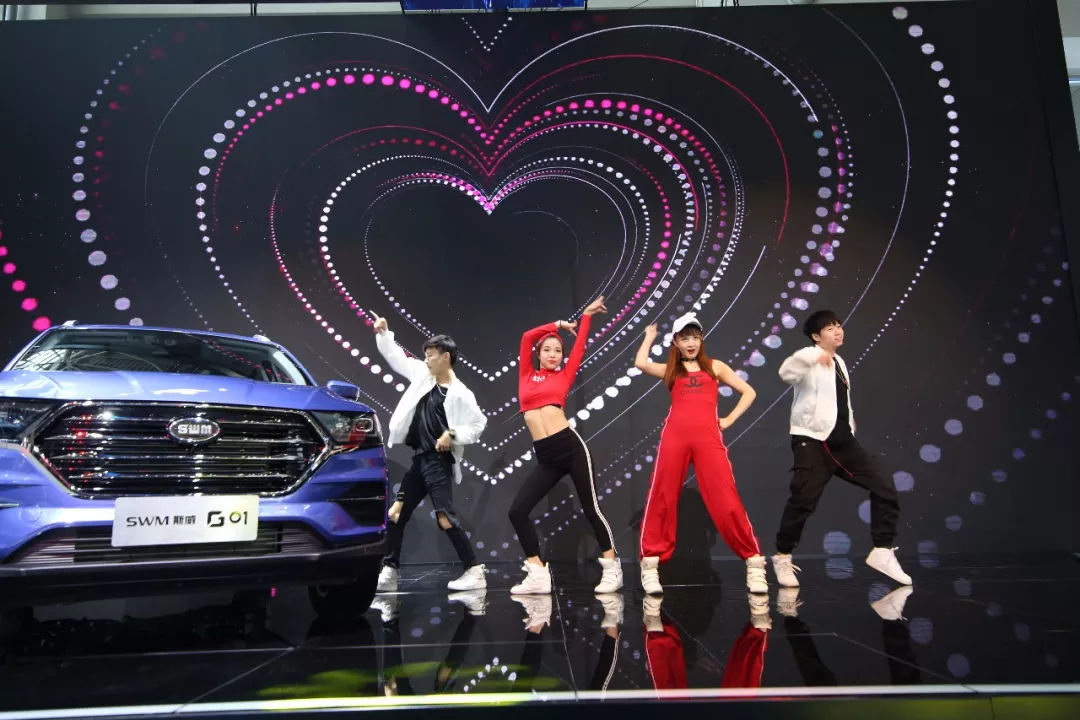 突然被国际米兰传奇球星刷屏！足球与汽车的触碰可引发巨大势能？