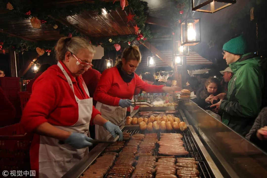 网上卖的火山石烤肠是什么肉做的,街边两块钱的烤肠里到底是什么肉