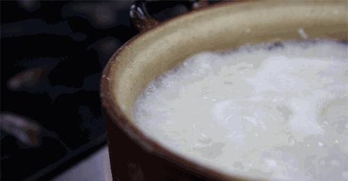 煮粥出沫要不要撇掉,炖肉煮粥时起的泡沫该不该撇掉