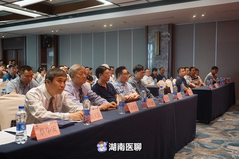 老人屁股上长了压疮怎么办,老人屁股长褥疮烂了抹什么粉