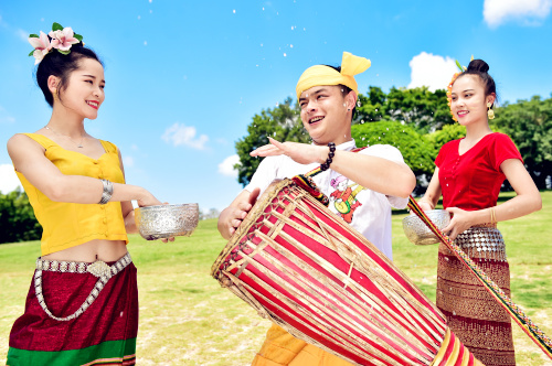 bmai泼水狂欢节,锦绣中华泼水狂欢节